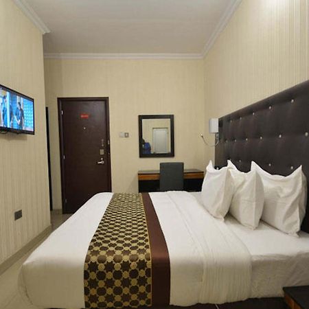 Lakeem Suites Agboyin Surulere Lagos Exteriér fotografie