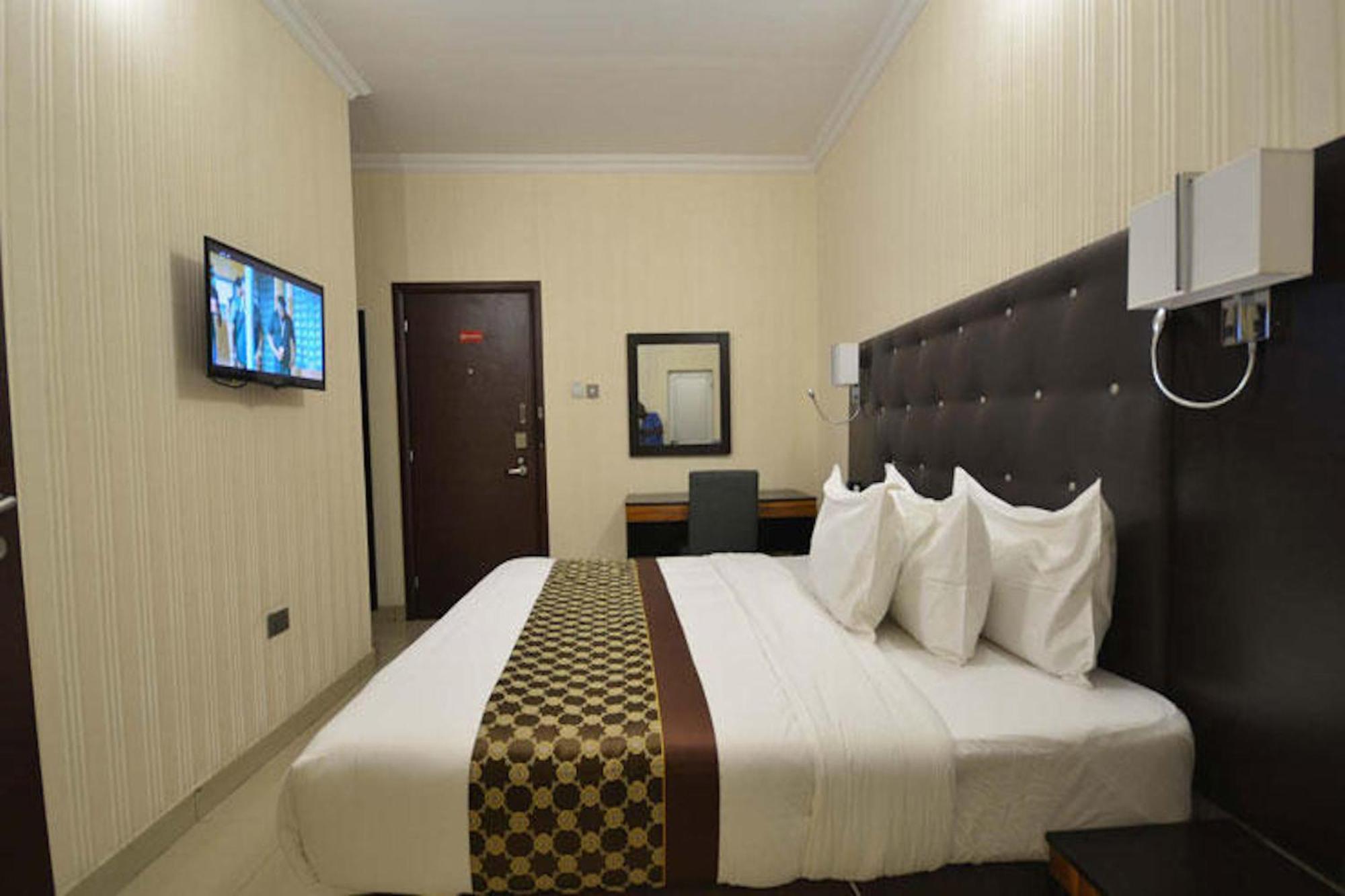 Lakeem Suites Agboyin Surulere Lagos Exteriér fotografie
