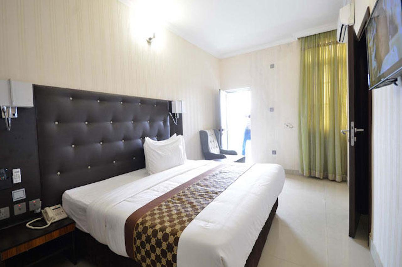 Lakeem Suites Agboyin Surulere Lagos Exteriér fotografie